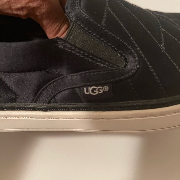 Uggs quilt design shoes 40% silk and 60% cotton. Great conditions. - Picture 5 of 13